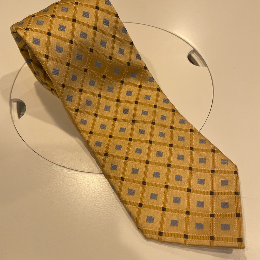Gold necktie